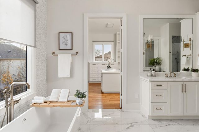 2715 Robinhood Street, West University Place, TX 77005