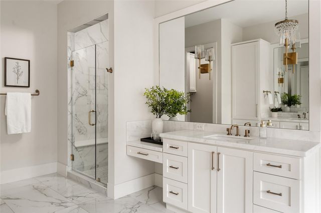 2715 Robinhood Street, West University Place, TX 77005