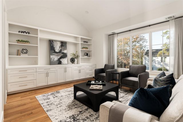 2715 Robinhood Street, West University Place, TX 77005