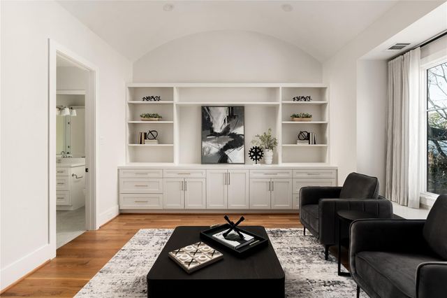 2715 Robinhood Street, West University Place, TX 77005