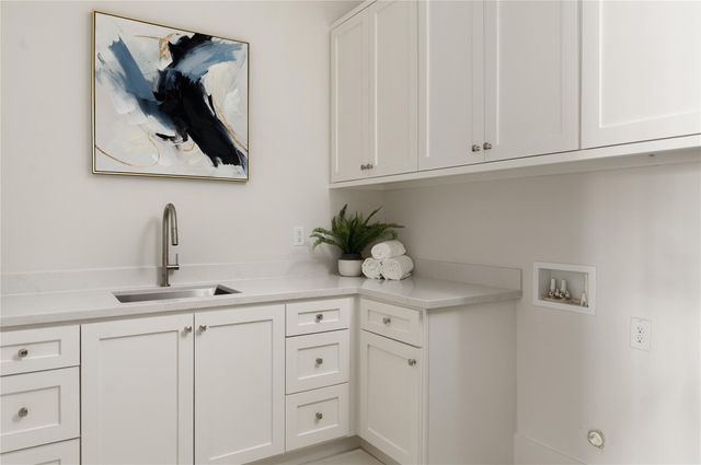 2715 Robinhood Street, West University Place, TX 77005