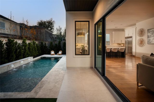 2715 Robinhood Street, West University Place, TX 77005