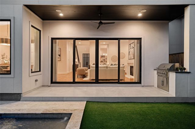 2715 Robinhood Street, West University Place, TX 77005