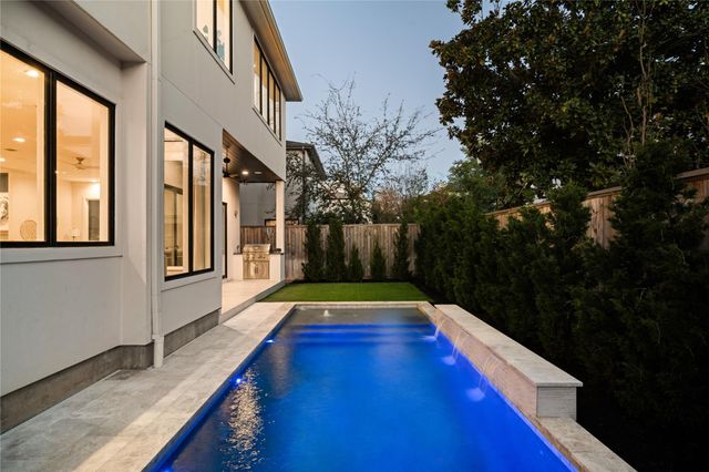 2715 Robinhood Street, West University Place, TX 77005