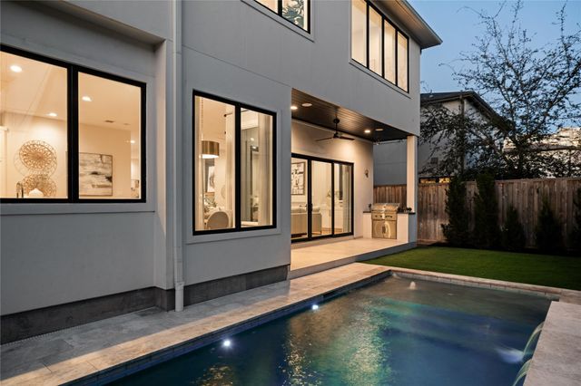 2715 Robinhood Street, West University Place, TX 77005