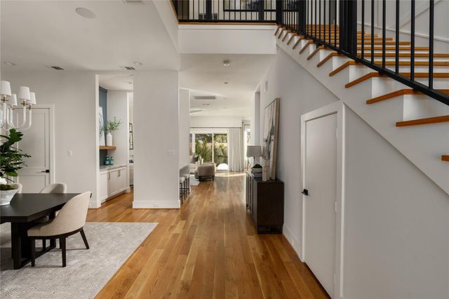 2715 Robinhood Street, West University Place, TX 77005