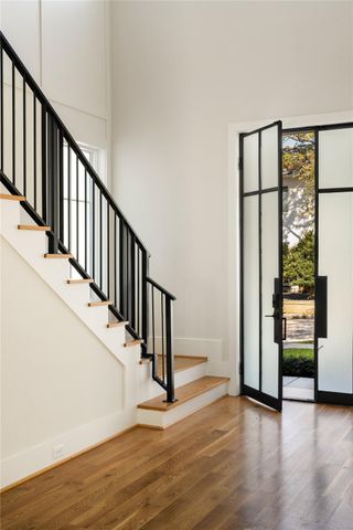 2715 Robinhood Street, West University Place, TX 77005