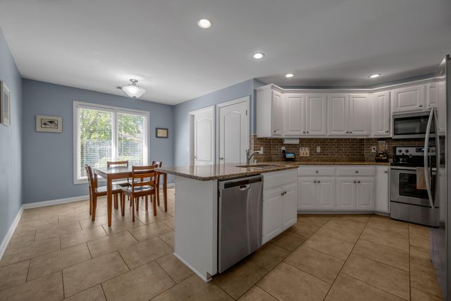 3016 Old Field Way, Lexington, KY 40513