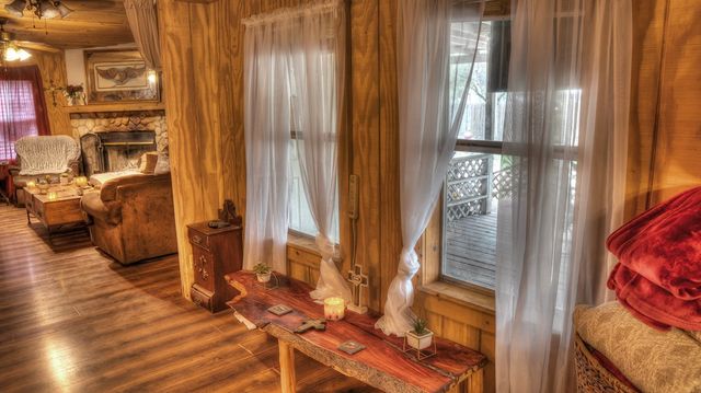 704 Alex Auld, Leakey, TX 78873