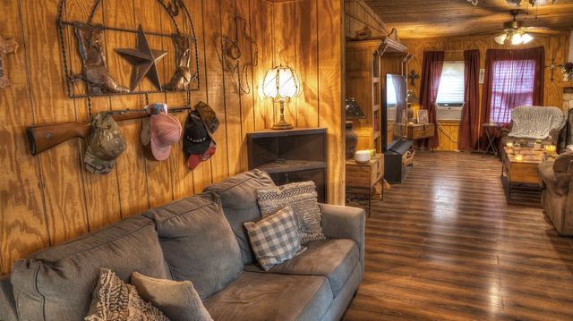 704 Alex Auld, Leakey, TX 78873