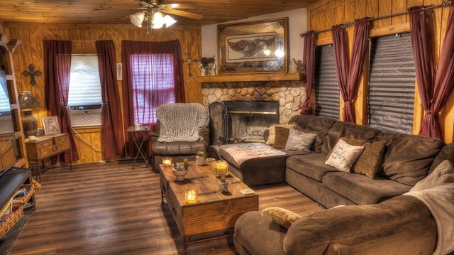 704 Alex Auld, Leakey, TX 78873