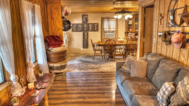 704 Alex Auld, Leakey, TX 78873