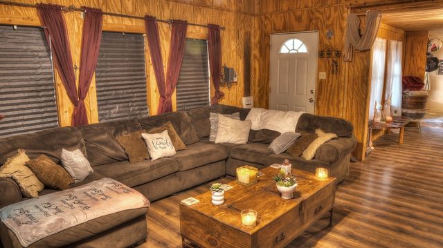 704 Alex Auld, Leakey, TX 78873