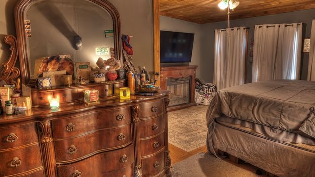 704 Alex Auld, Leakey, TX 78873