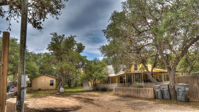 704 Alex Auld, Leakey, TX 78873