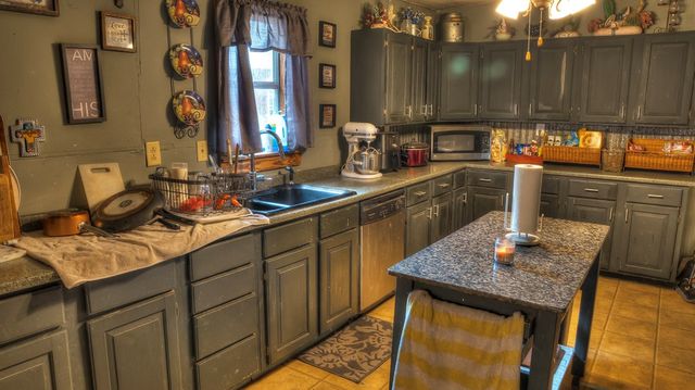 704 Alex Auld, Leakey, TX 78873