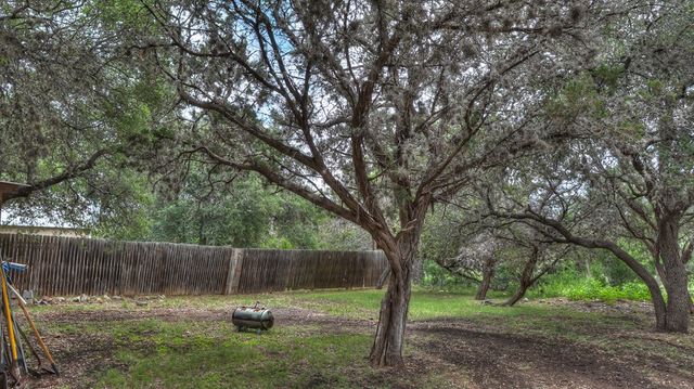 704 Alex Auld, Leakey, TX 78873