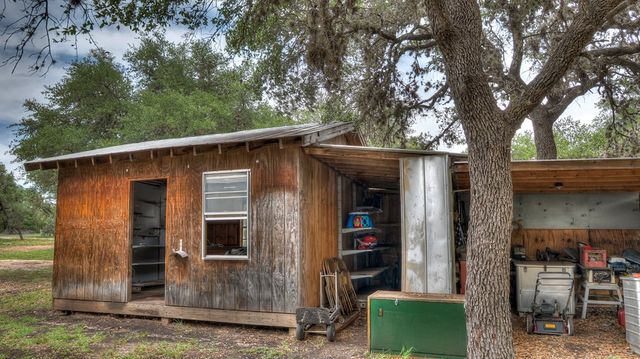 704 Alex Auld, Leakey, TX 78873
