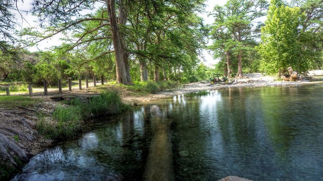 704 Alex Auld, Leakey, TX 78873