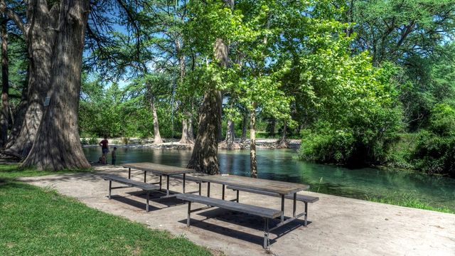 704 Alex Auld, Leakey, TX 78873