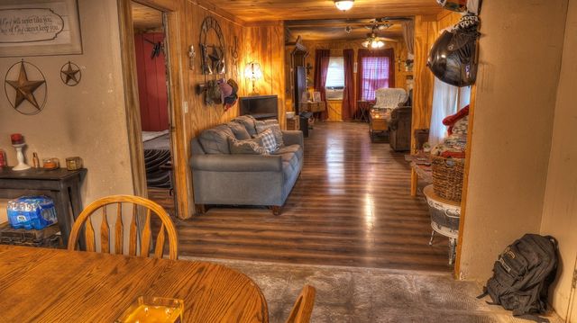 704 Alex Auld, Leakey, TX 78873