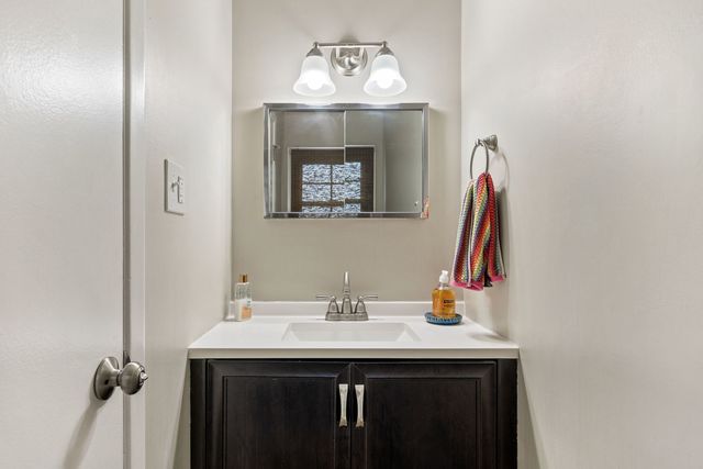 910 LONSDALE Road, Elk Grove Village, IL 60007