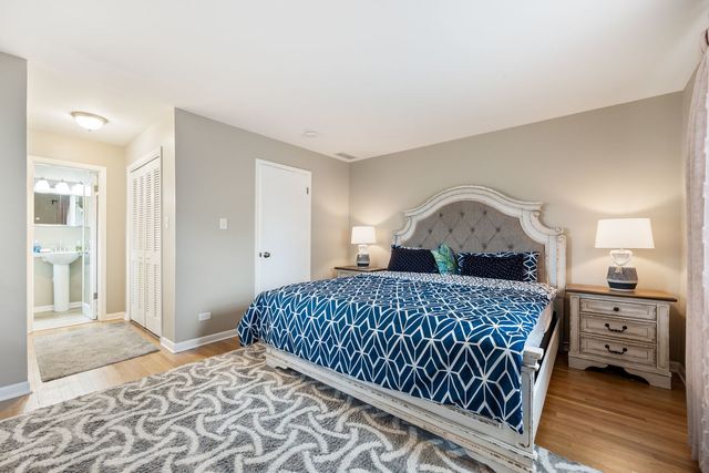 910 LONSDALE Road, Elk Grove Village, IL 60007