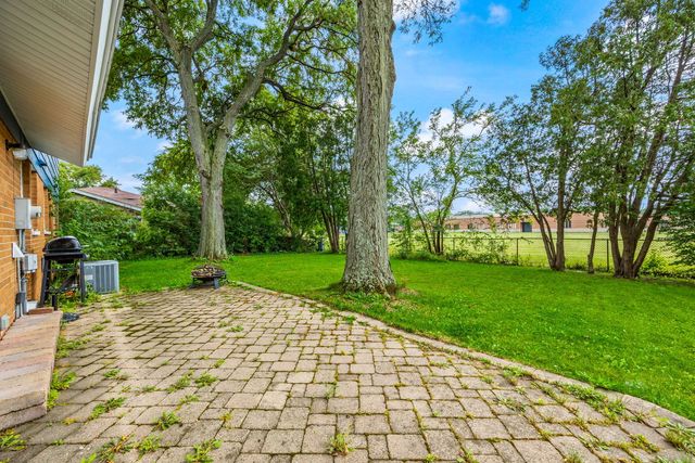 910 LONSDALE Road, Elk Grove Village, IL 60007
