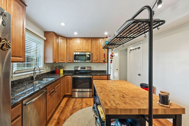 910 LONSDALE Road, Elk Grove Village, IL 60007