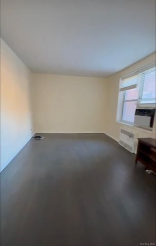 2710 Parsons Boulevard 2F, Flushing, NY 11354