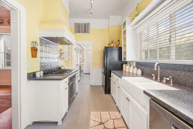 175 N 3rd Street, Jacksonville, OR 97530