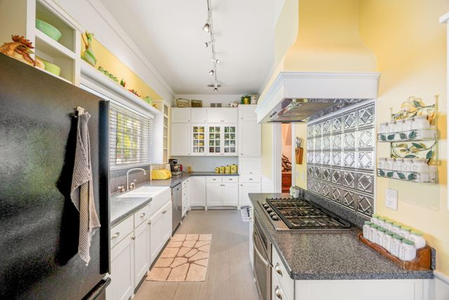 175 N 3rd Street, Jacksonville, OR 97530