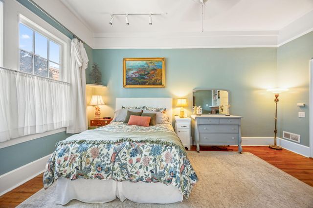 175 N 3rd Street, Jacksonville, OR 97530