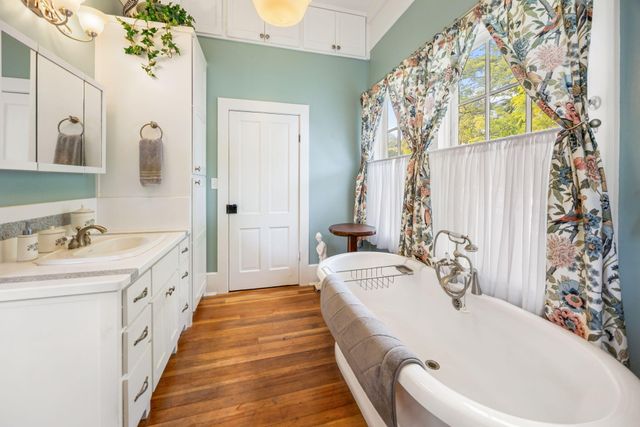 175 N 3rd Street, Jacksonville, OR 97530