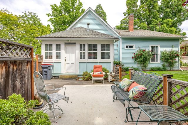 175 N 3rd Street, Jacksonville, OR 97530