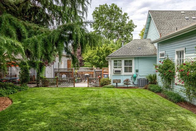 175 N 3rd Street, Jacksonville, OR 97530