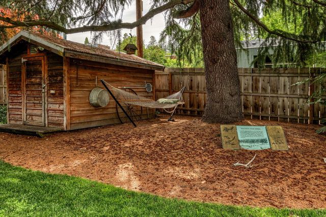 175 N 3rd Street, Jacksonville, OR 97530