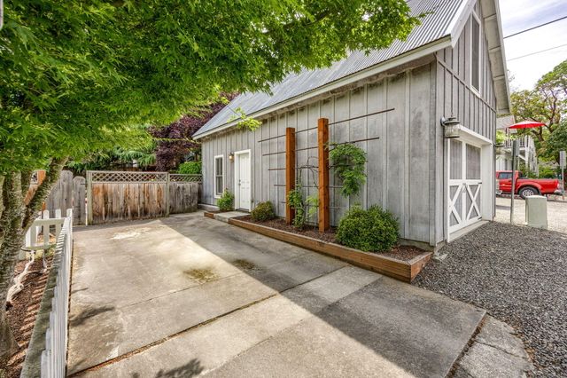 175 N 3rd Street, Jacksonville, OR 97530