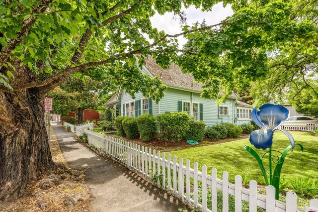 175 N 3rd Street, Jacksonville, OR 97530