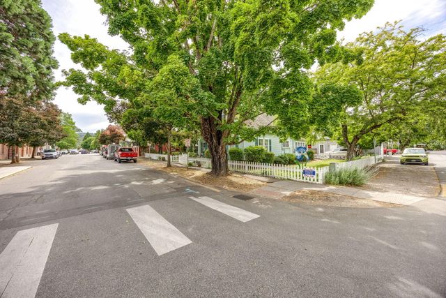 175 N 3rd Street, Jacksonville, OR 97530