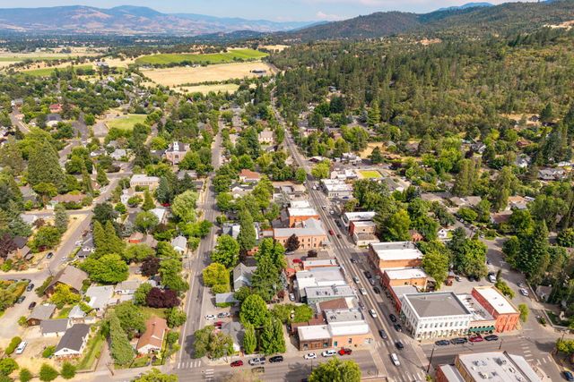 175 N 3rd Street, Jacksonville, OR 97530