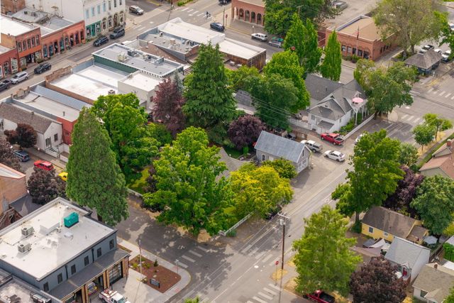 175 N 3rd Street, Jacksonville, OR 97530