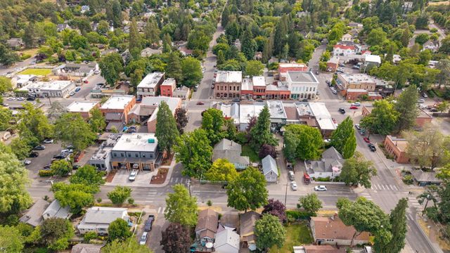 175 N 3rd Street, Jacksonville, OR 97530