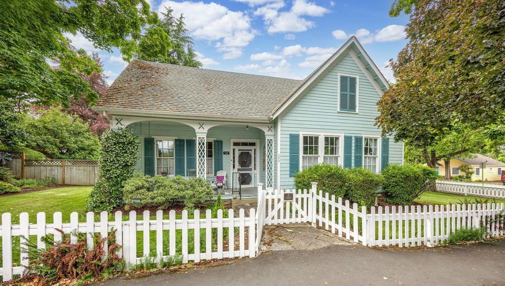 175 N 3rd Street, Jacksonville, OR 97530