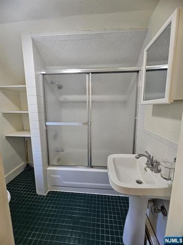 116 Railroad Avenue, Mahwah, NJ 07430