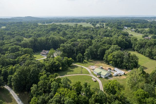 2300 Lee Rd, Spring Hill, TN 37174