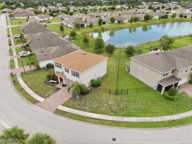 10601 Crossback LN, Lehigh Acres, FL 33936