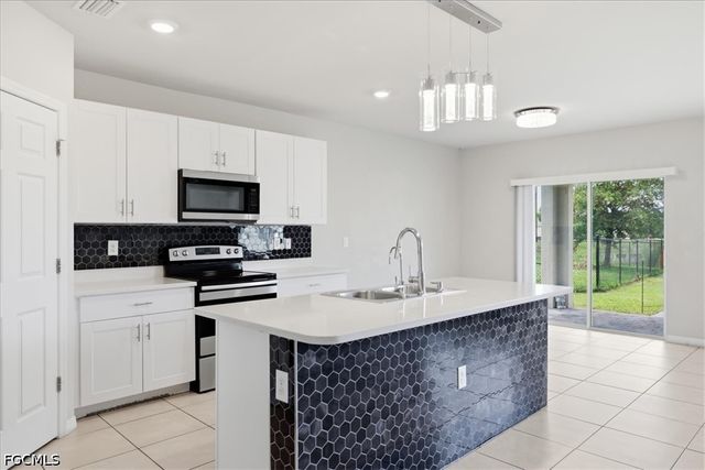 10601 Crossback LN, Lehigh Acres, FL 33936
