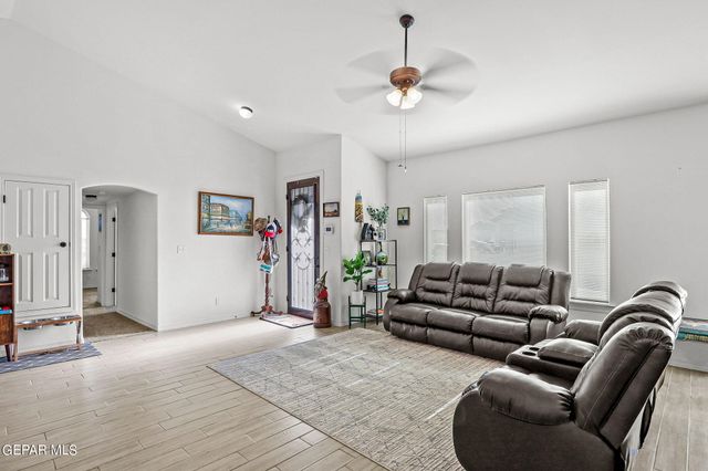 14852 JACK WHITE Avenue, El Paso, TX 79938