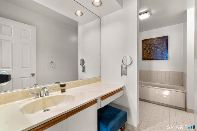 27 Lindstrom Road 7C, Stamford, CT 06902